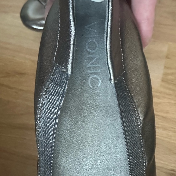 VIONIC Matira Womens Silver Pewter Leather Bow Ballet Flats Size 8.5 Never Worn - Picture 5 of 6